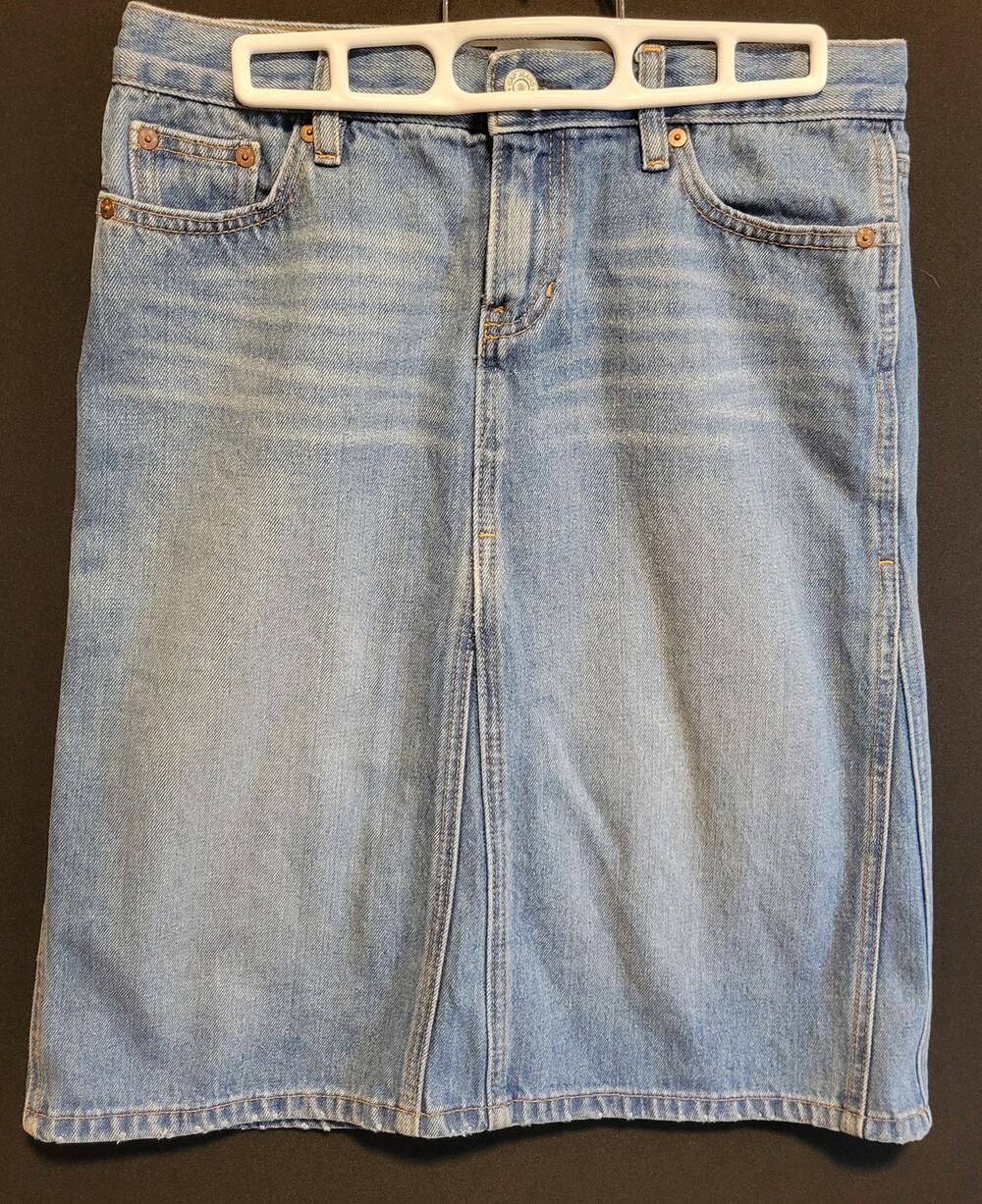 Gap Jeans Y2K (Holiday '04) Denim Past-Knee Skirt - Wm Sz 2